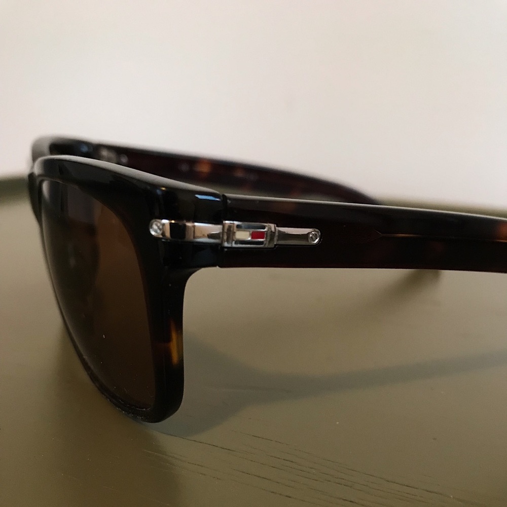 Tommy Hilfiger wayfarer sunglasses